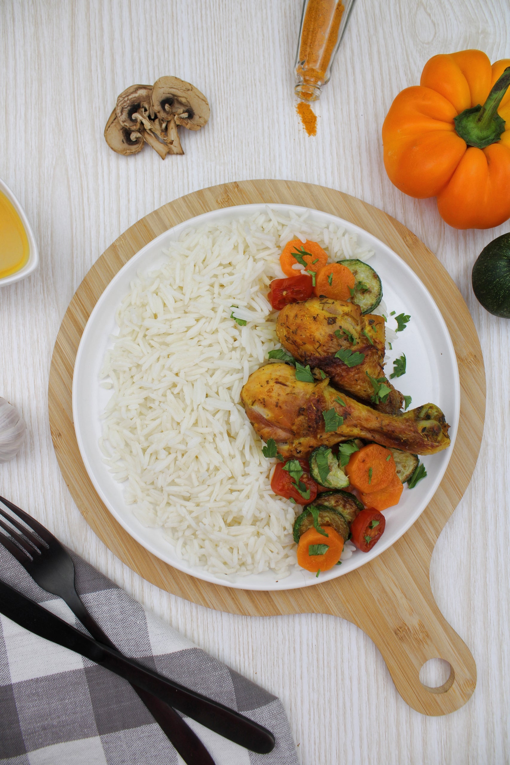 PILONS DE POULET RÔTIS AVEC LÉGUMES ET RIZ BASMATI