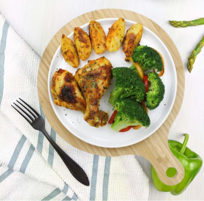 PILONS DE POULET GRILLÉS AVEC POMMES DE TERRE ET LÉGUMES (A)
